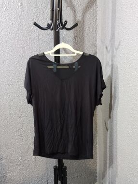 Women's Black Mesh V-Neck Short Sleeve Top